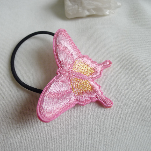 ピンクとレモンイエローのアゲハ蝶ヘアゴム 2枚目の画像