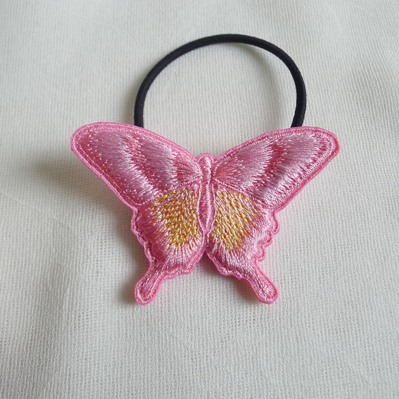 ピンクとレモンイエローのアゲハ蝶ヘアゴム 1枚目の画像