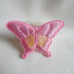ピンクとレモンイエローアゲハ蝶ブローチ 2枚目の画像