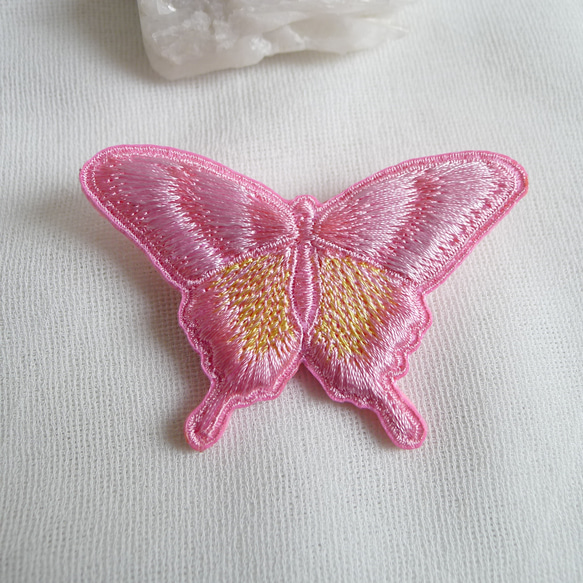 ピンクとレモンイエローアゲハ蝶ブローチ 1枚目の画像