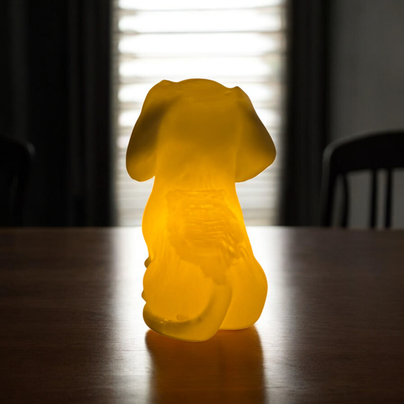 ダックスフンド 光るインテリアオブジェ 明滅式LEDキャンドルライト 電池式　軽量樹脂製 3枚目の画像