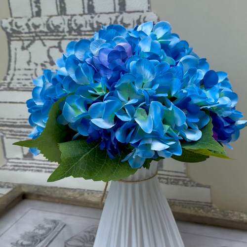 アジサイ アートフラワー 青緑 グラデーション 青から黄緑のグラデーションがきれいな紫陽花の花の写真素材 [76677222 花束・アレンジメント