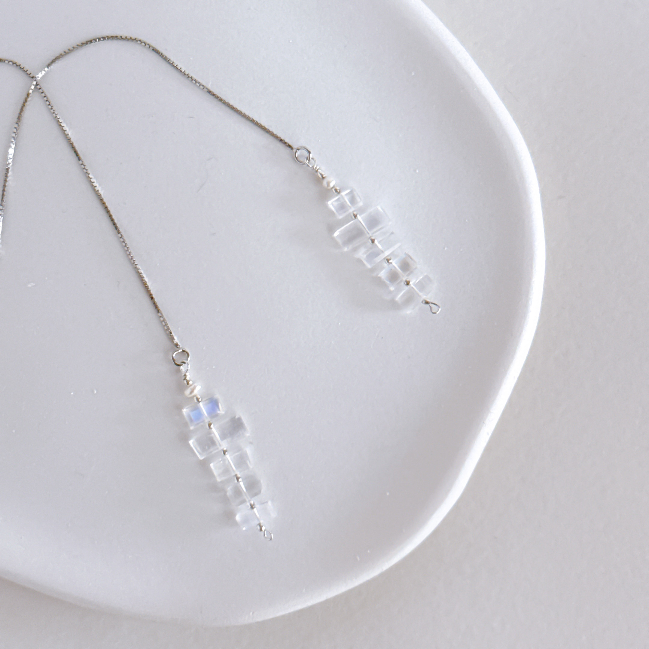 ブルームーンストーンのSilver925アメリカンピアス