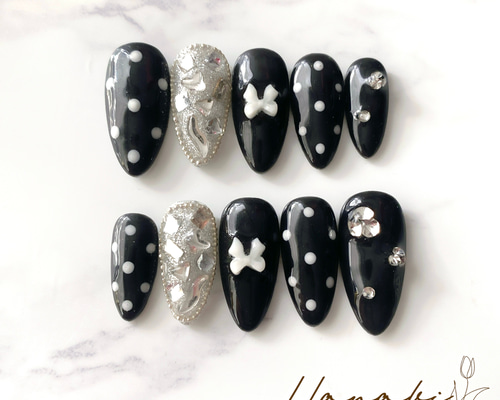 9月限定価格　モノクロ♡ネイルチップ No.320✶【現品】‪‪モノクロ ドット 水玉 黒 白 韓国 かっこいい‬‬