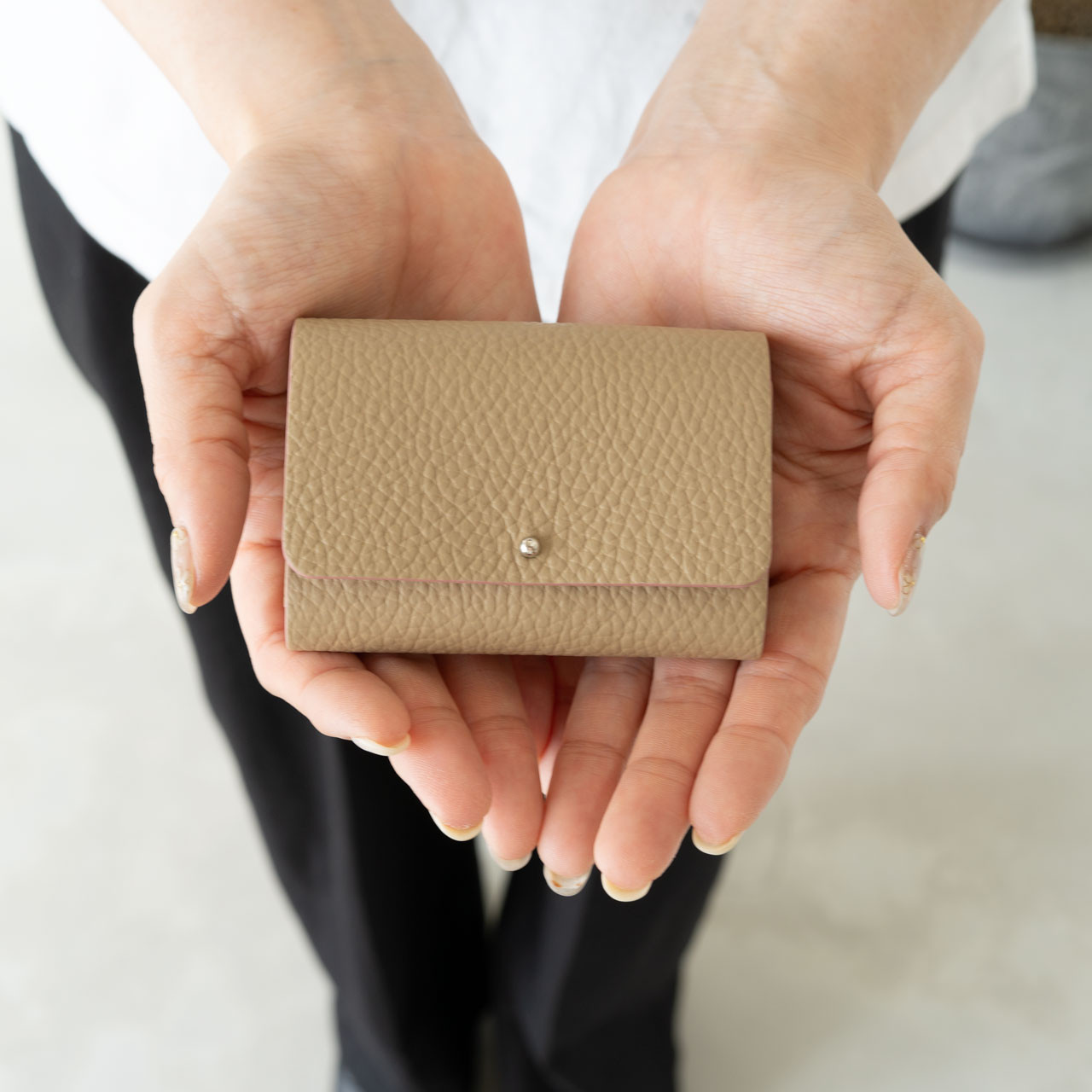 ELPE｜本革ミニ財布 三つ折り ベージュ×サクラ／手のひらサイズ・軽量・ギフト・大人かわいい革財布