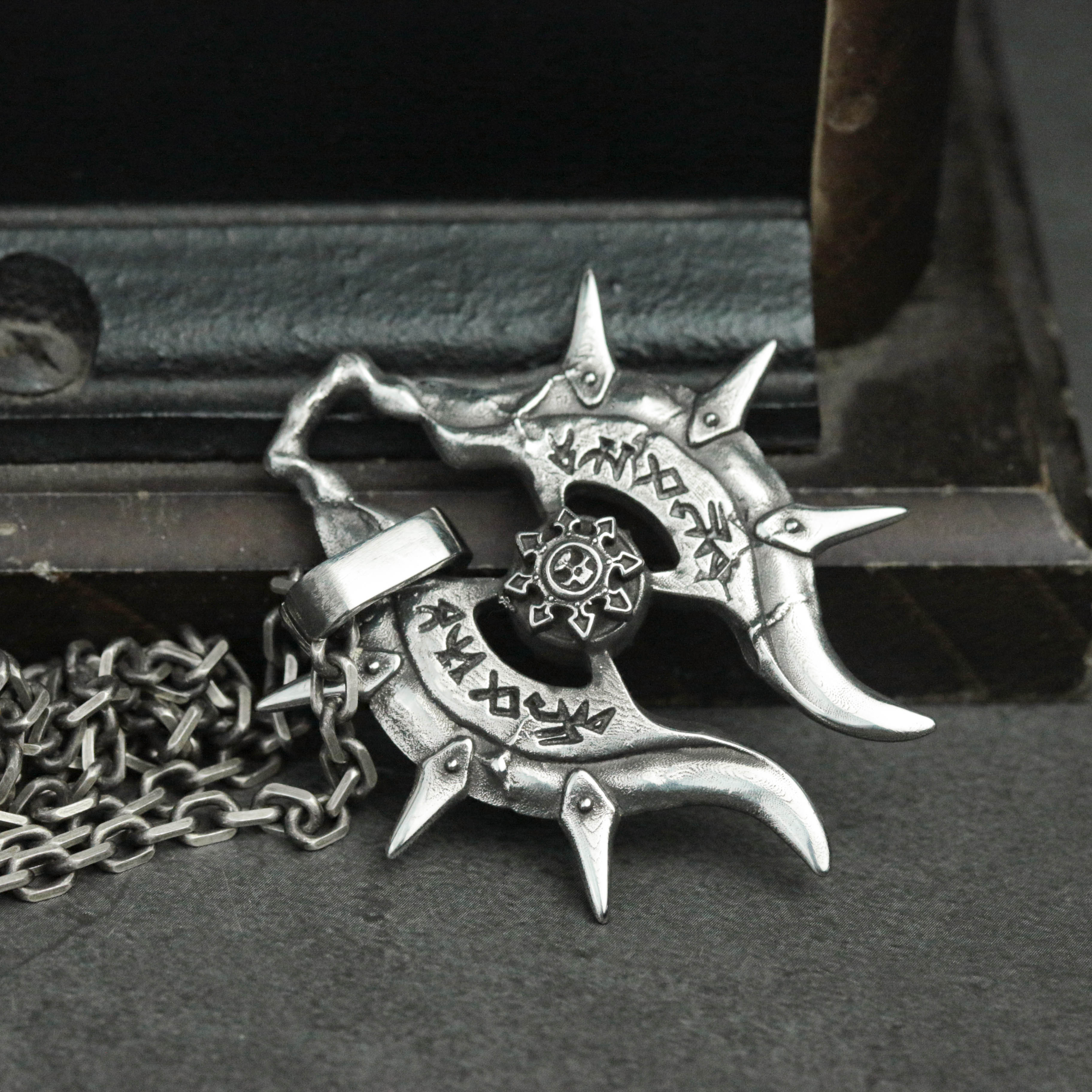 スカルスター勲章ネックレス シルバー925 ゴシック海賊デザイン