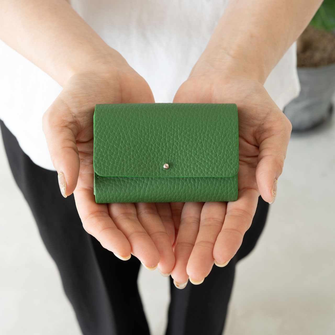 小さい財布 レディース 本革 ELPE トキワ×ホワイト｜縁起色グリーンの三つ折りミニ財布