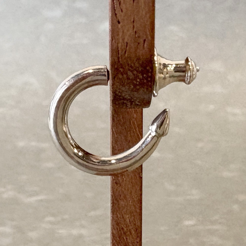 小悪魔ちゃんのシンプルなシルバーピアス「DEVIL'S TAIL PIERCE4」