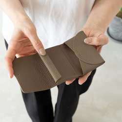 ELPE｜本革ミニ財布 三つ折り／トープ グレージュ系 手のひらサイズ 軽量 ギフト対応 大人上品 コンパクト財布 3枚目の画像