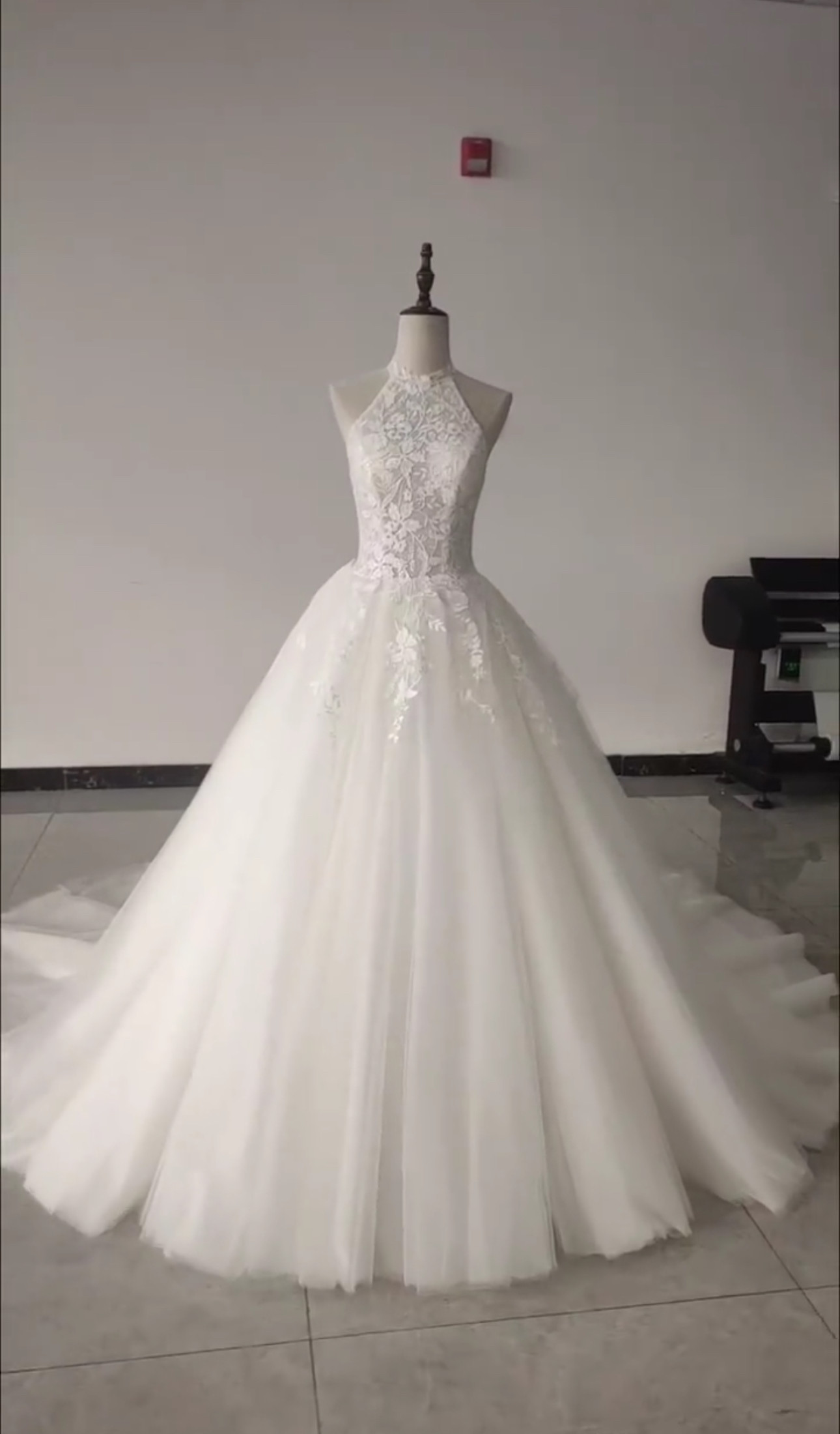 高品質保証！ホルターネック　ホワイト　ソフトチュール　咲き誇るレース　袖無し　二次会ドレス　オーダーメイド可能　花嫁挙式