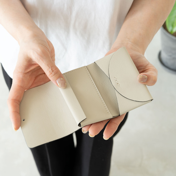 ELPE｜本革ミニ財布 三つ折り／スムースレザー オフホワイト 手のひらサイズ 軽量 上品 ギフト コンパクト財布 3枚目の画像