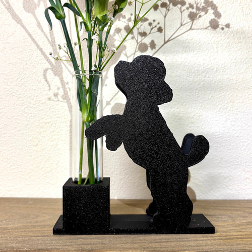 花とじゃれる犬（トイプードル）のフラワーベース ガラス瓶 リード