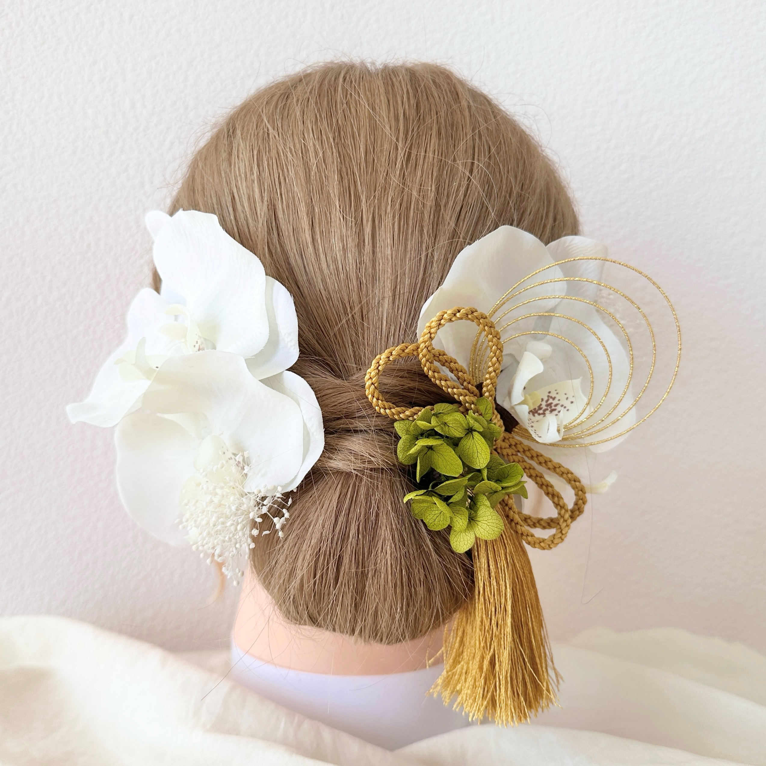 胡蝶蘭の髪飾り【金箔付き】和装　成人式　結婚式　卒業式 4,000円