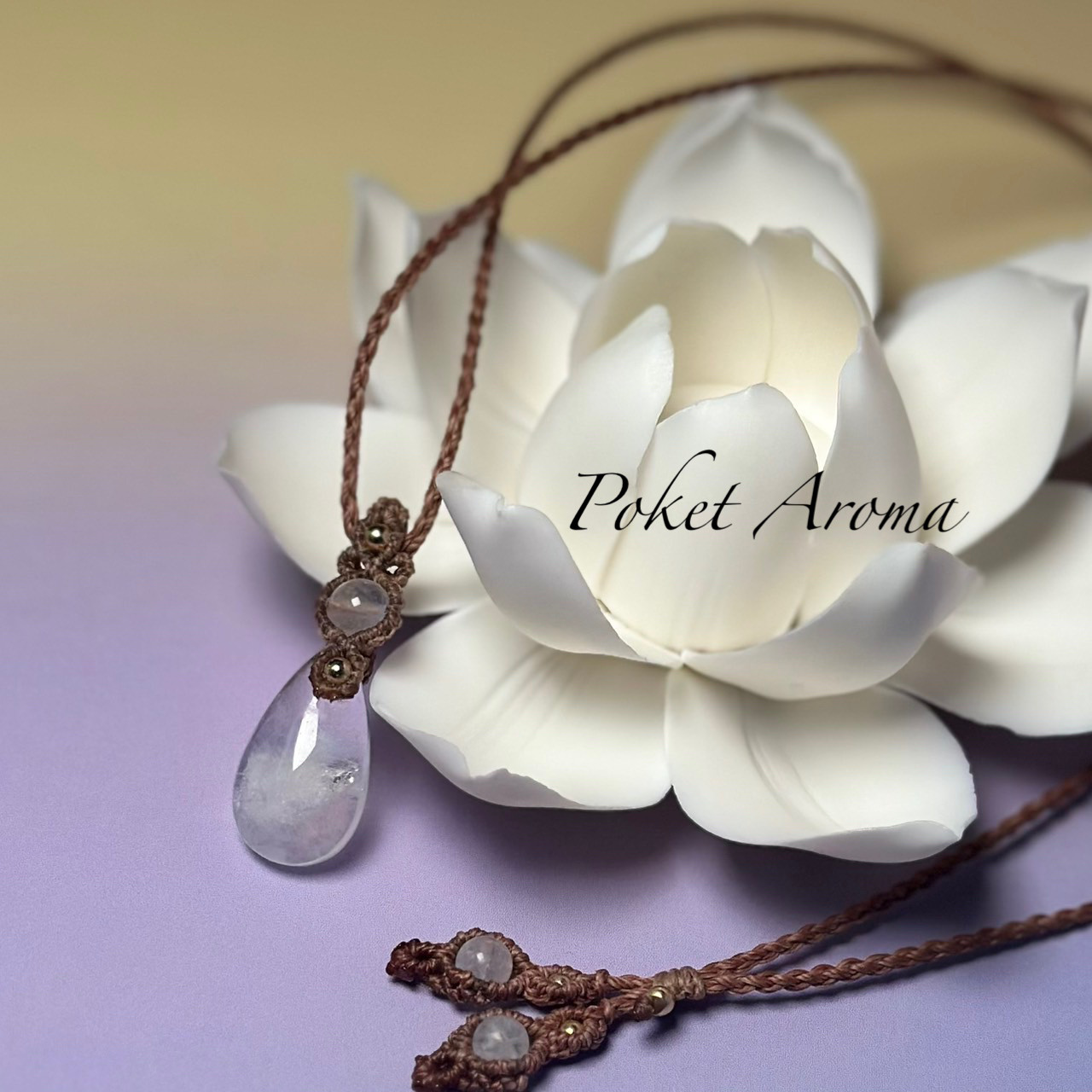 『天橋』ブルーエンジェルラダークォーツとブルームーンストーンのマクラメペンダントネックレス