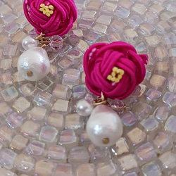 *小花のつぼみの耳飾り*(カラー変更可能) 1枚目の画像