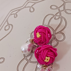 *小花のつぼみの耳飾り*(カラー変更可能) 5枚目の画像