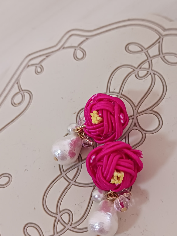 *小花のつぼみの耳飾り*(カラー変更可能) 5枚目の画像