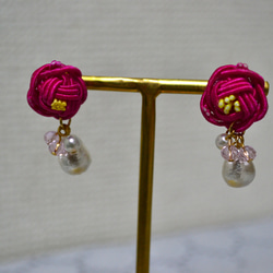 *小花のつぼみの耳飾り*(カラー変更可能) 2枚目の画像