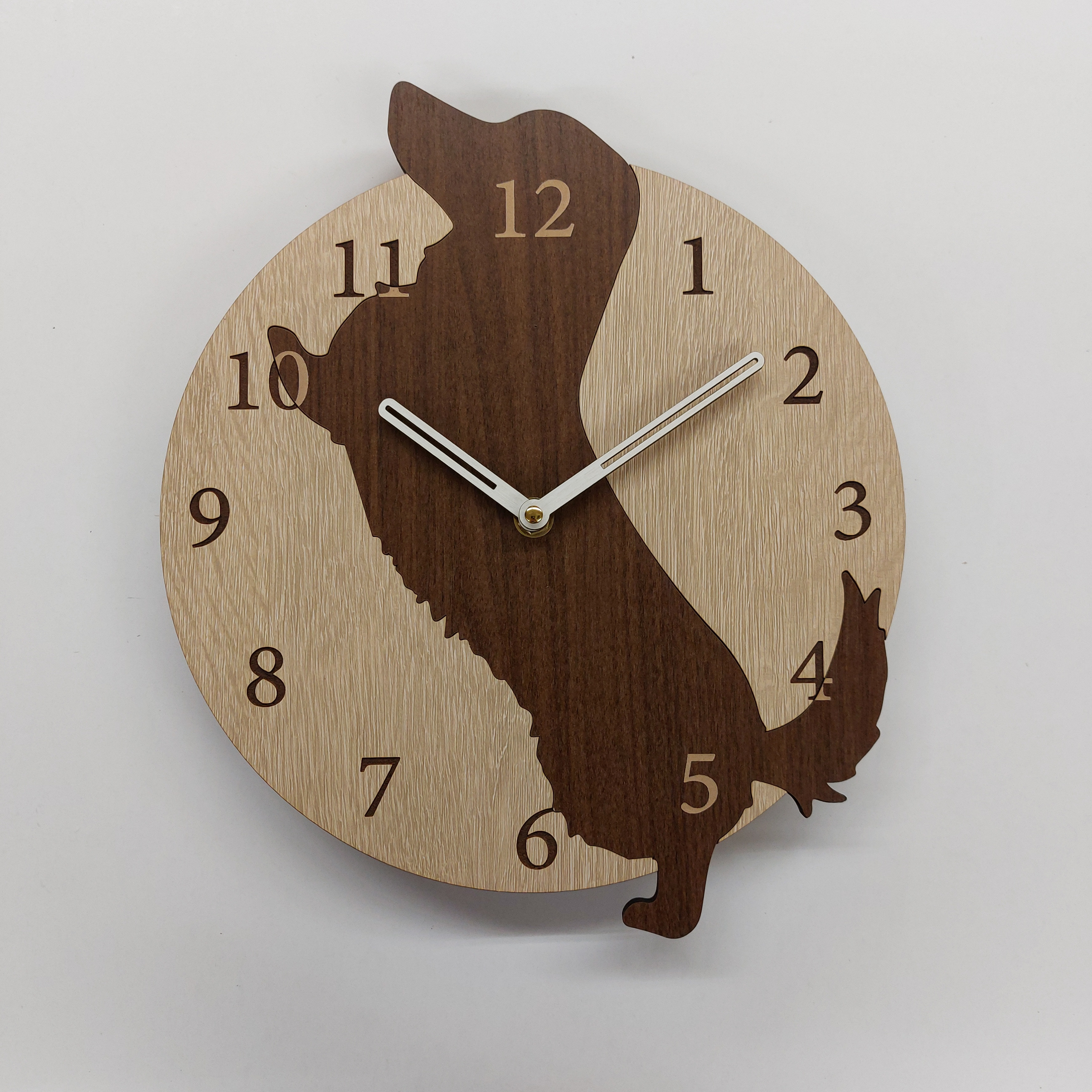 期間限定値下げ3000円引【名前入れ】はみ出し立ちワンちゃん壁掛け時計 ダックスフンド　茶色　静音壁掛け時計