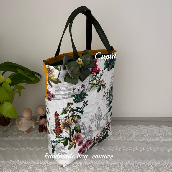 フランス輸入　華やかな植物トワルドジュイ柄の外ポケット付きＡ４対応2Way軽量トートバッグ（リボンコサージュ付き）　 1枚目の画像