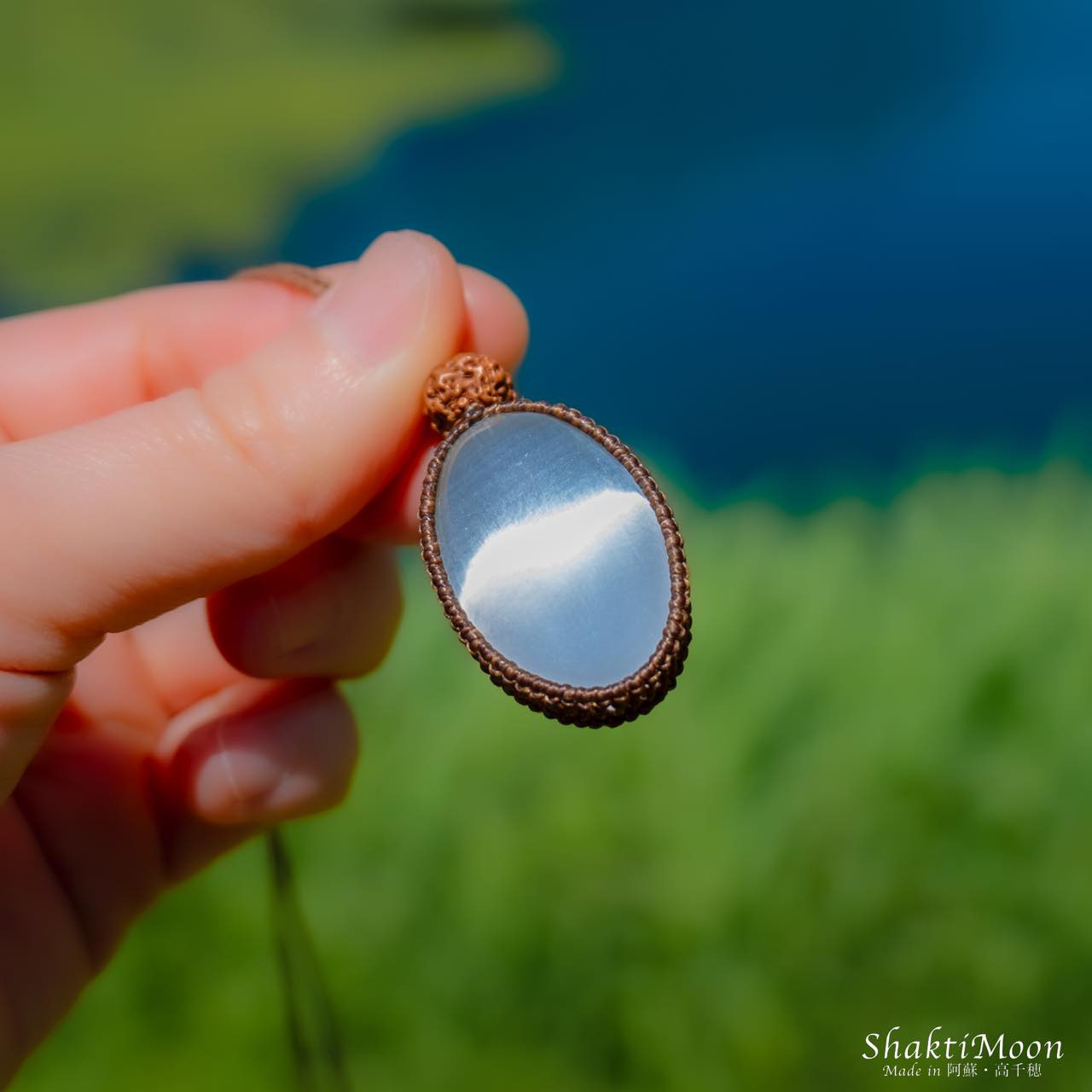 霊性を高めたいあなたへ！純白の清らかなエネルギー・素晴らしいキャッツアイ効果！キャッツアイセレナイト16