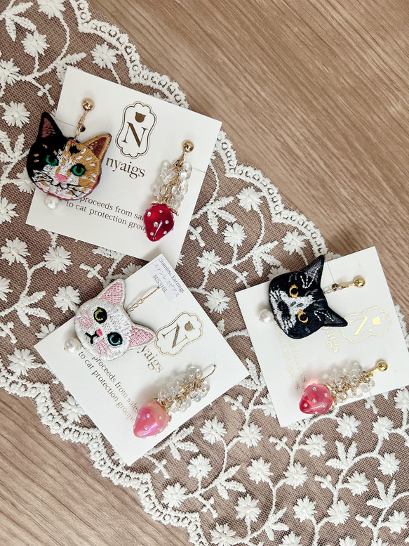みずみずしい＊いちごと猫さん刺繍のピアスandイヤリング ♡ 4枚目の画像