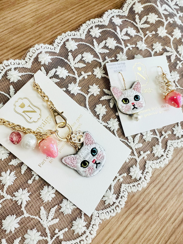 みずみずしい＊いちごと猫さん刺繍のピアスandイヤリング ♡ 9枚目の画像