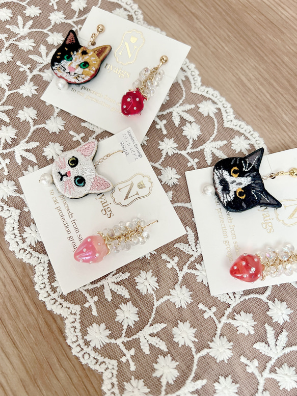 みずみずしい＊いちごと猫さん刺繍のピアスandイヤリング ♡ 11枚目の画像