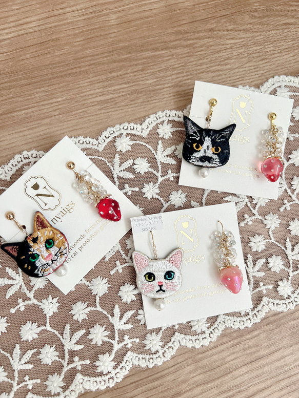 みずみずしい＊いちごと猫さん刺繍のピアスandイヤリング ♡ 3枚目の画像