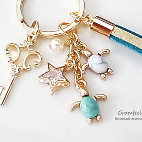 ターコイズカラーの海亀キーホルダー＊パール付き**ウミガメ ホヌ