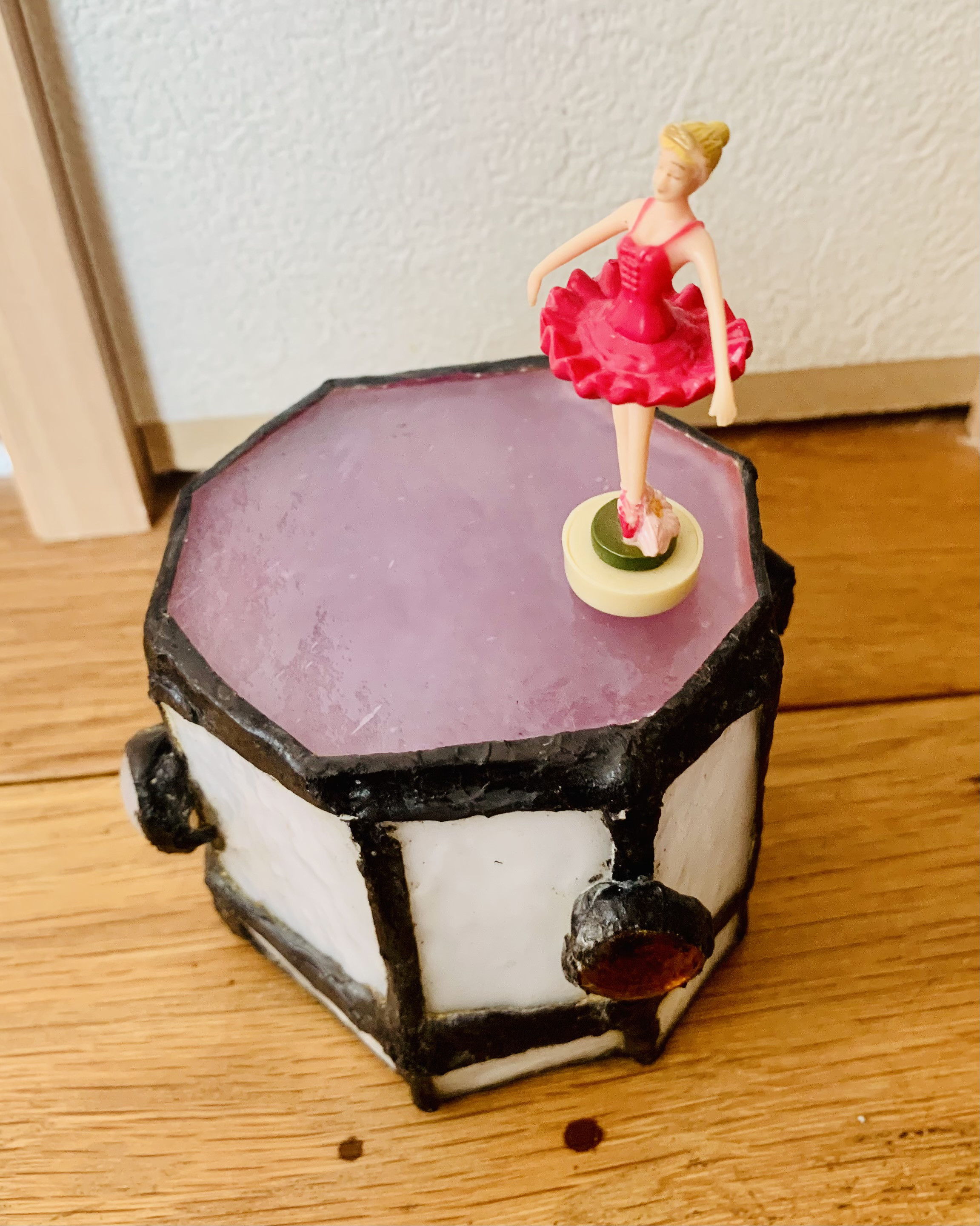 ハンドメイド　ステンドグラス　バレリーナ付きオルゴール　訳あり