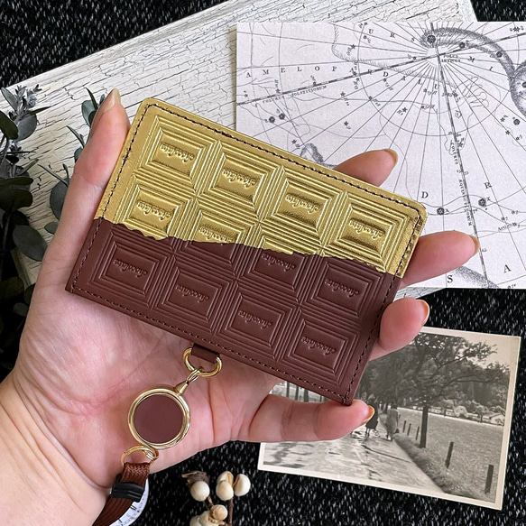 革のチョコ　IDホルダー　スイート（金の包み紙） 3枚目の画像