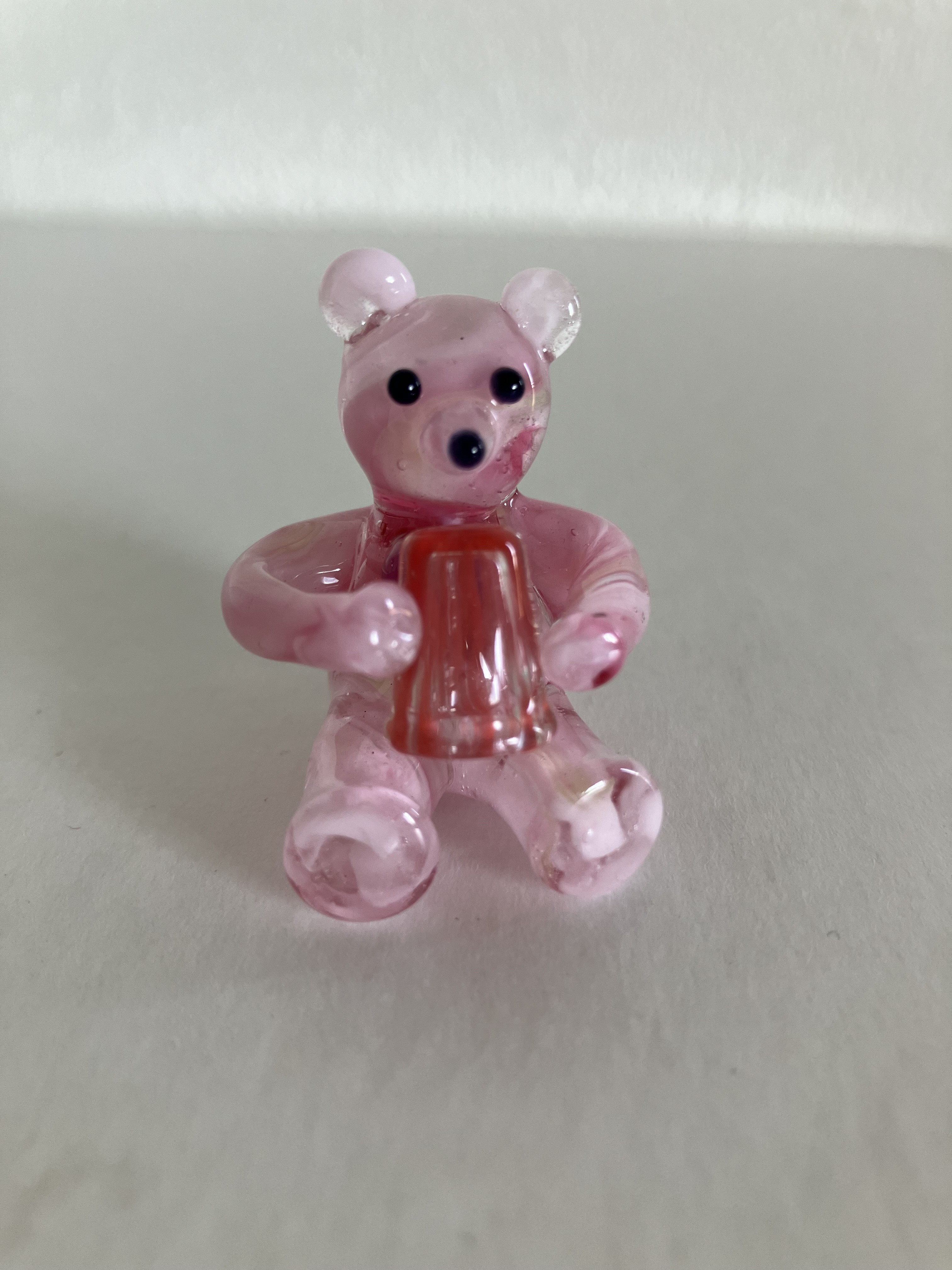 シンブルを持ったテディベアー　　ピンク