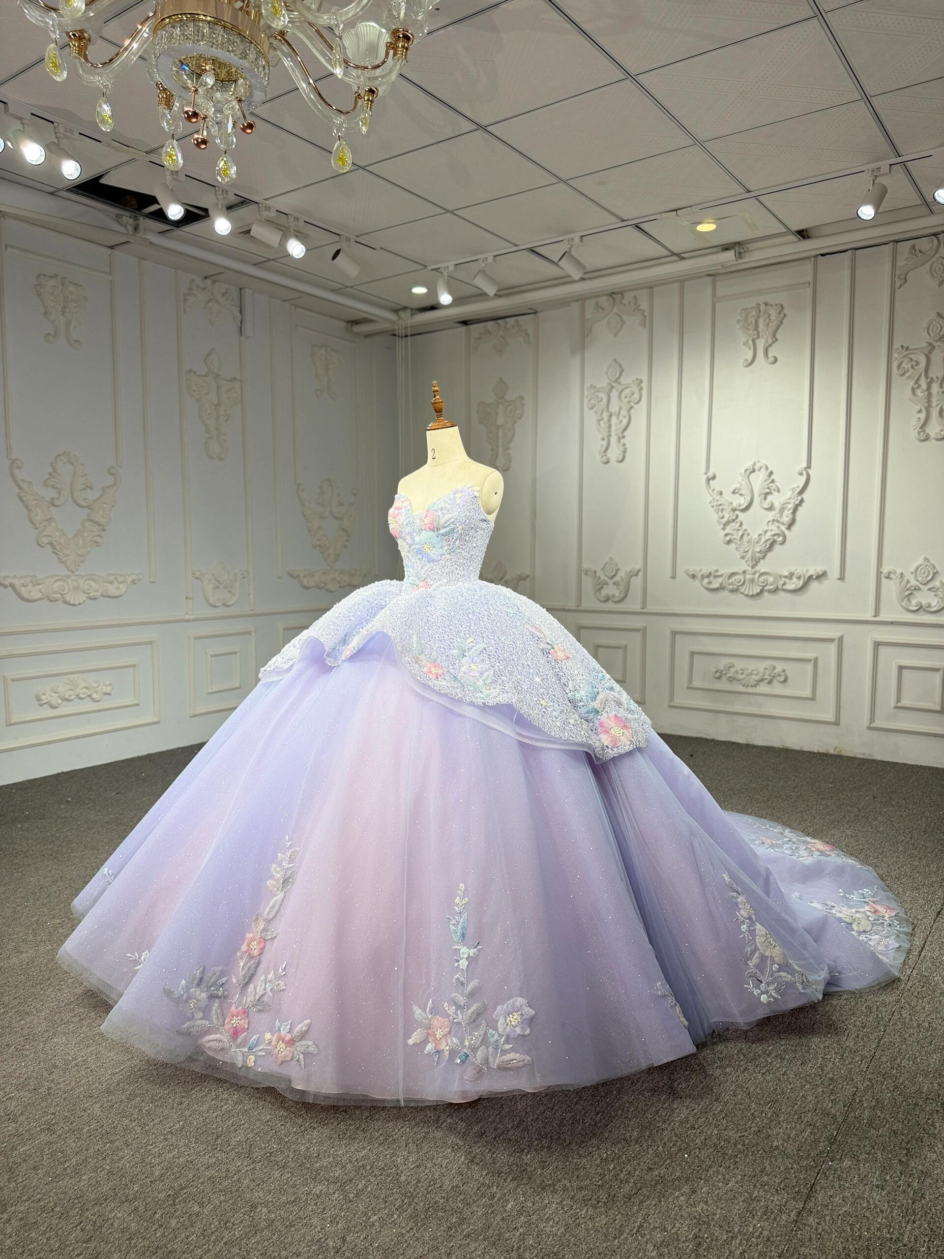 WEB限定！咲き誇る小花レース　刺繍　フラワー　パープルピンク　グラデーション　可愛いカラードレス　プリンセスライン衣装