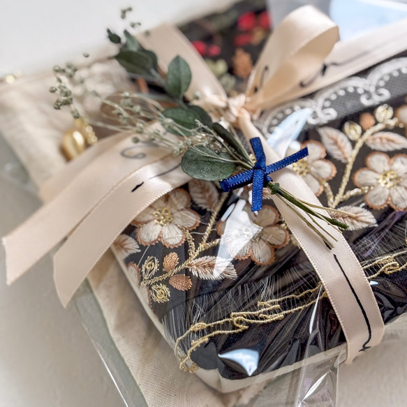 大人のためのインド刺繍ポーチ3点セット｜プチギフトや自分へのご褒美に｜ヴィンテージチャーム付き 11枚目の画像