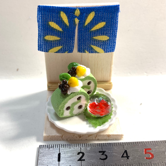 ☆夏和菓子　抹茶ロールケーキと金魚ゼリー　樹脂粘土　 2枚目の画像