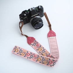 【フローラルガーデン】カメラストラップ　インド刺繍　帆布　くすみカラー　おしゃれ　可愛い　ギフト 2枚目の画像