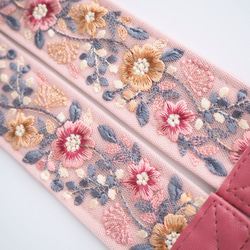【フローラルガーデン】カメラストラップ　インド刺繍　帆布　くすみカラー　おしゃれ　可愛い　ギフト 5枚目の画像