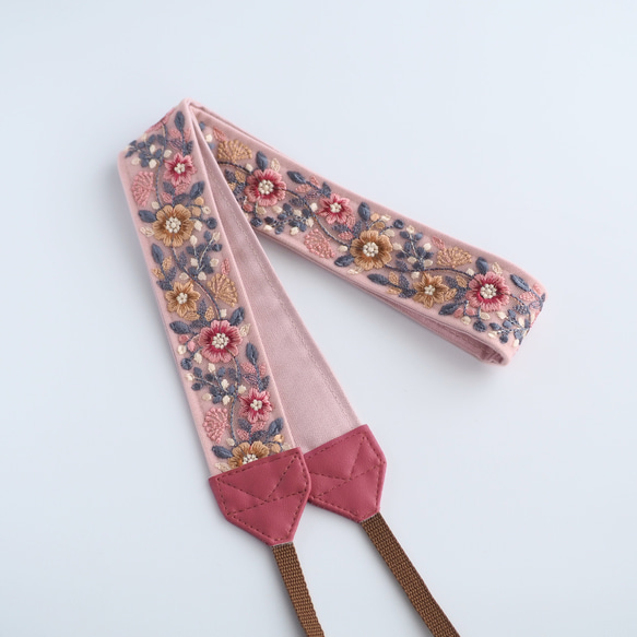 【フローラルガーデン】カメラストラップ　インド刺繍　帆布　くすみカラー　おしゃれ　可愛い　ギフト 4枚目の画像