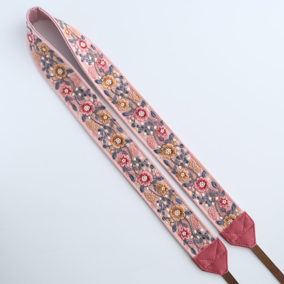 【フローラルガーデン】カメラストラップ　インド刺繍　帆布　くすみカラー　おしゃれ　可愛い　ギフト 3枚目の画像