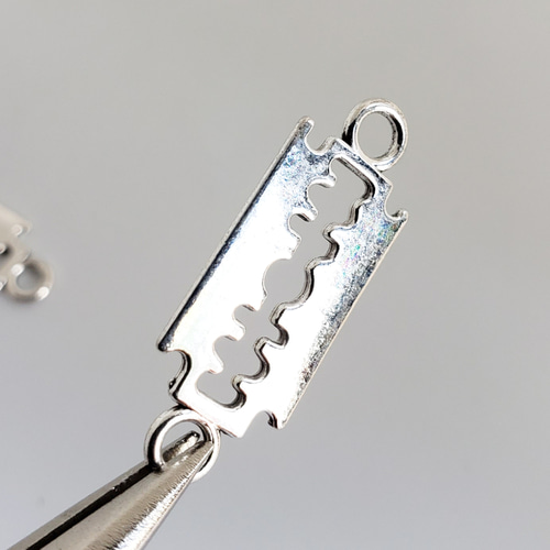 12個 カミソリ 剃刀 コネクター ゴシック パンク ホラー パーツ