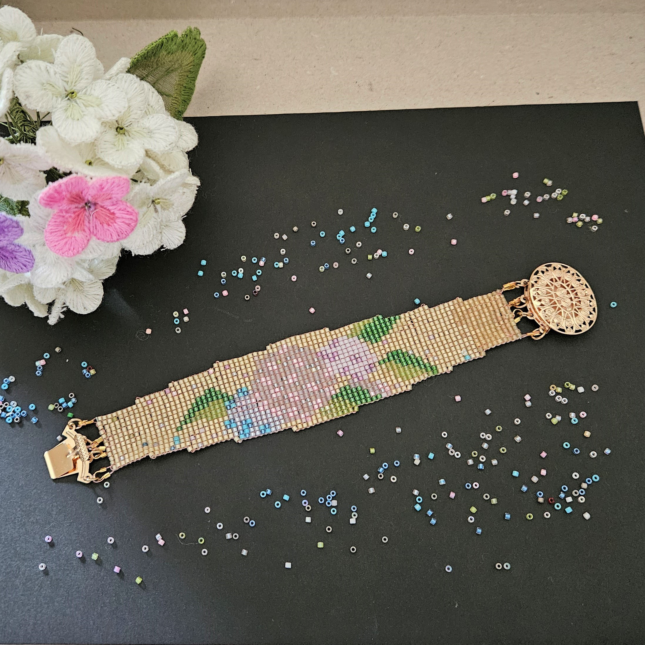 紫陽花ブレスレット　アジサイ模様のビーズ織 4,260円