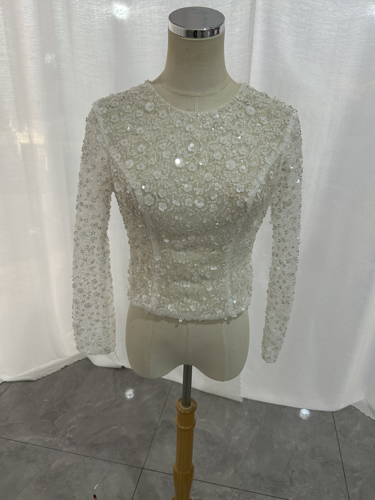 トップス ロングスリーブ ボレロ 贅沢な小花総レース キラキラ くるみボタン 結婚式