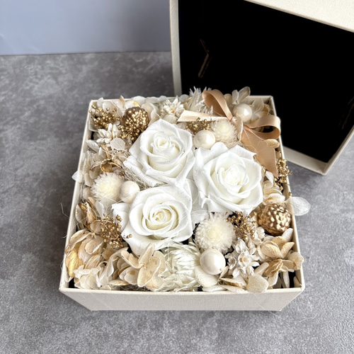 ホワイトゴールドプリザーブドフラワーブーケ プリザーブドフラワー ボックスフラワー ホワイトゴールド ゴージャス