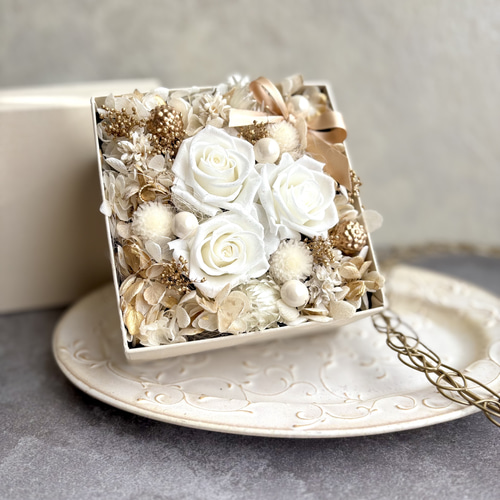 プリザーブドフラワーホワイトボックス　 ゴールドローズ プリザーブドフラワー ボックスフラワー ホワイトゴールド ゴージャス
