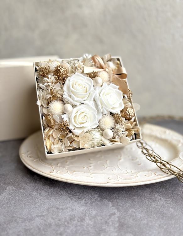 プリザーブドフラワー ボックスフラワー ホワイトゴールド ゴージャス