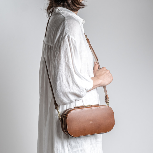 木模製作的皮革小包 [棕色] 第1張的照片