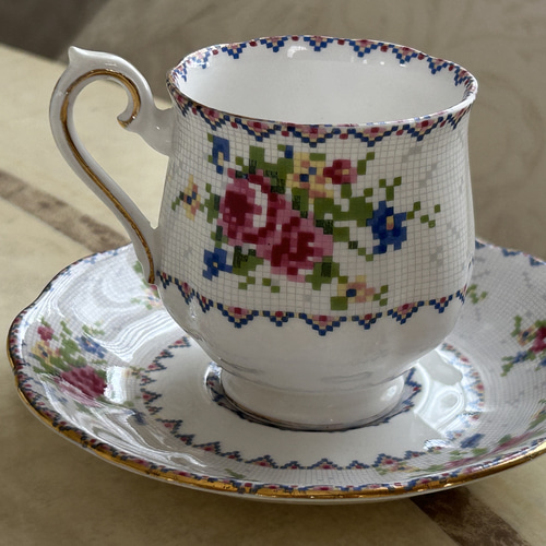 英国Vintage ROYAL ALBERT ロイヤルアルバート プチポワン