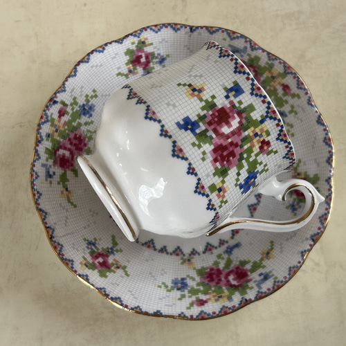 英国Vintage ROYAL ALBERT ロイヤルアルバート プチポワン デミタス