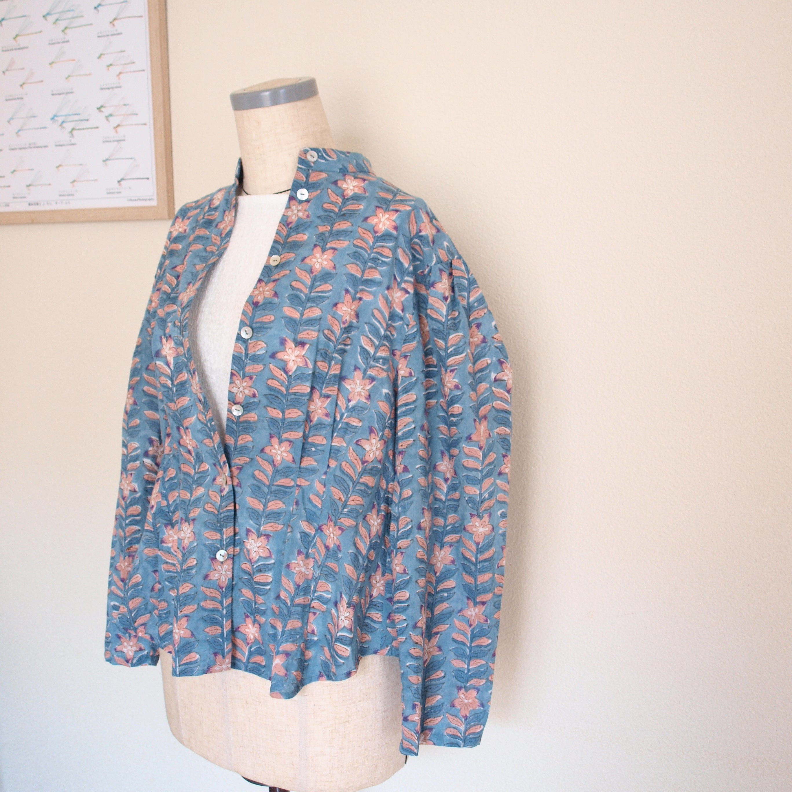 インド綿　ブロックプリント　スタンドカラー　タックブラウス　*ブルー*　9号